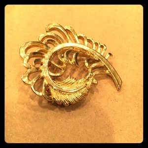 Vintage Gerry's gold plated feather brooch